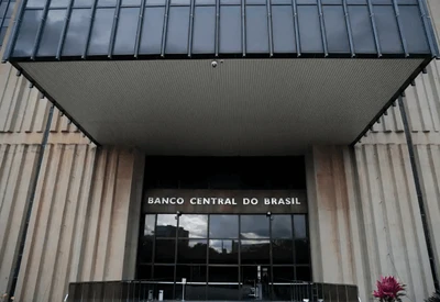 BC vê "problema crescente" de superendividamento e aponta disparada em empréstimos sem garantia e cartão de crédito BC vê "problema crescente" de superendividamento e aponta disparada em empréstimos sem garantia e cartão de crédito