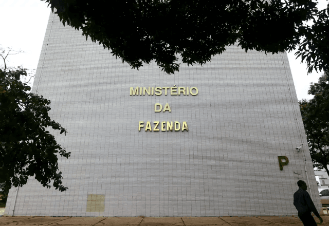 Imagem da noticia Após tarifaço de Trump, Fazenda diz que impacto deve ter pouca influência no crescimento do PIB em 2025