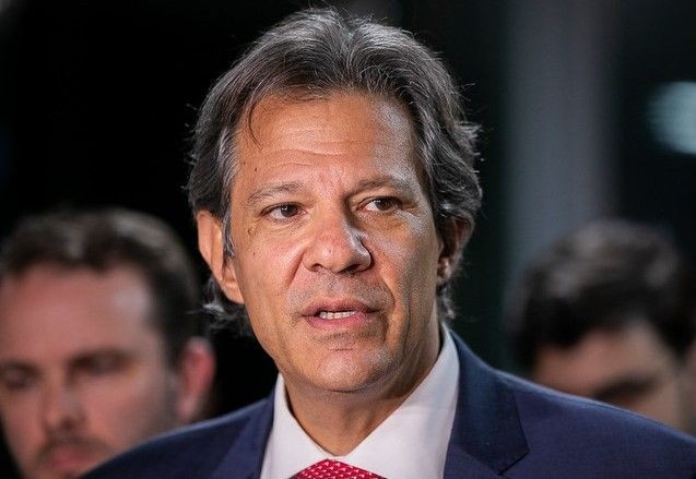 Imagem da noticia Queda do dólar e safra forte de alimentos ajudam a controlar inflação, diz Haddad