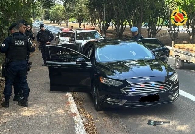 Imagem da noticia Falso motorista de app que usava carro com placa adulterada de veículo oficial é preso em área nobre do DF