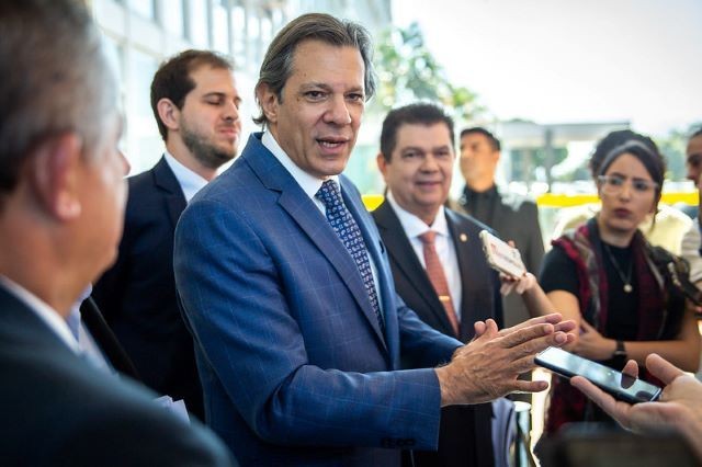 Imagem da noticia Haddad diz que compromissos do presidente Lula vão fazer "câmbio acomodar"
