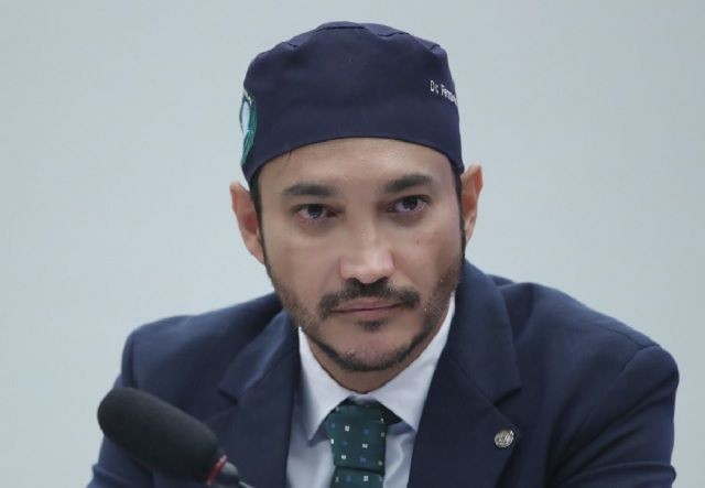Imagem da noticia PEC das igrejas vai fazer com que mais obras sociais sejam realizadas, diz deputado