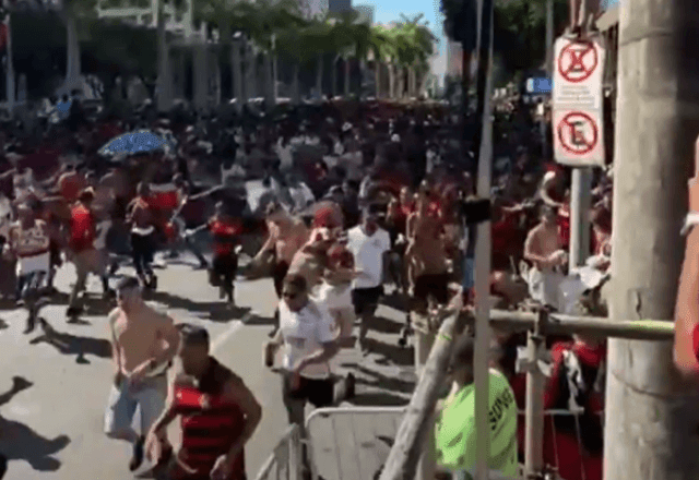 Imagem da noticia Confusão marca fim da festa do tetra do Flamengo no Centro do Rio