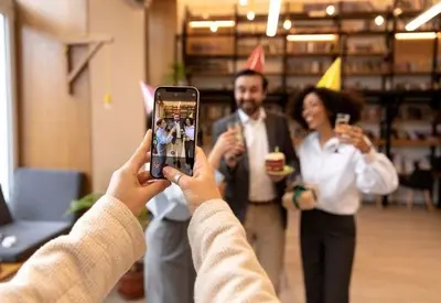 Exagero na festa da empresa pode dar justa causa? Veja atitudes que colocam seu emprego em risco Exagero na festa da empresa pode dar justa causa? Veja atitudes que colocam seu emprego em risco