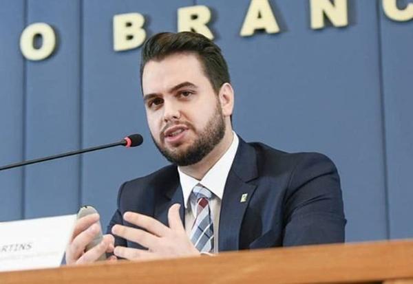 Imagem da notícia: ”Essa é mais uma prisão sem motivo”, afirma defesa de Filipe Martins