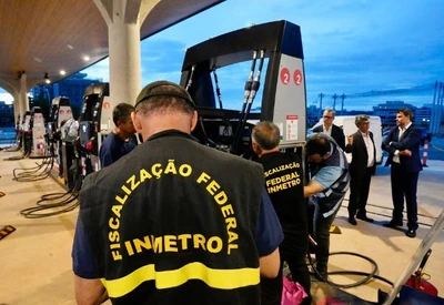 Inmetro e ANP realizam operação contra fraudes em postos de combustíveis Inmetro e ANP realizam operação contra fraudes em postos de combustíveis