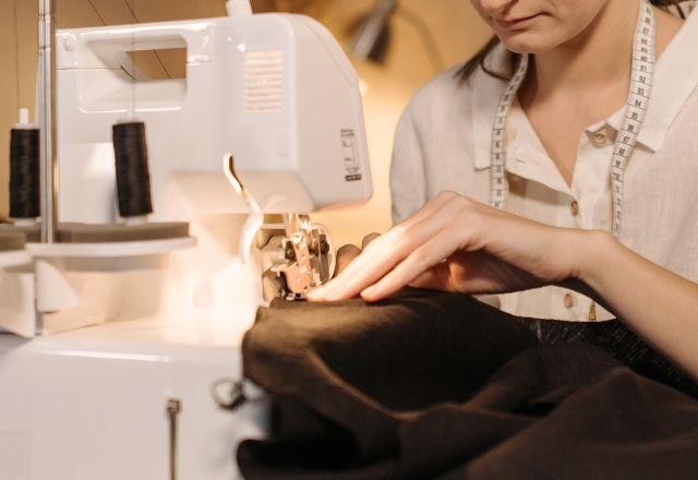 Imagem da noticia França pagará bônus para moradores consertarem roupas e sapatos