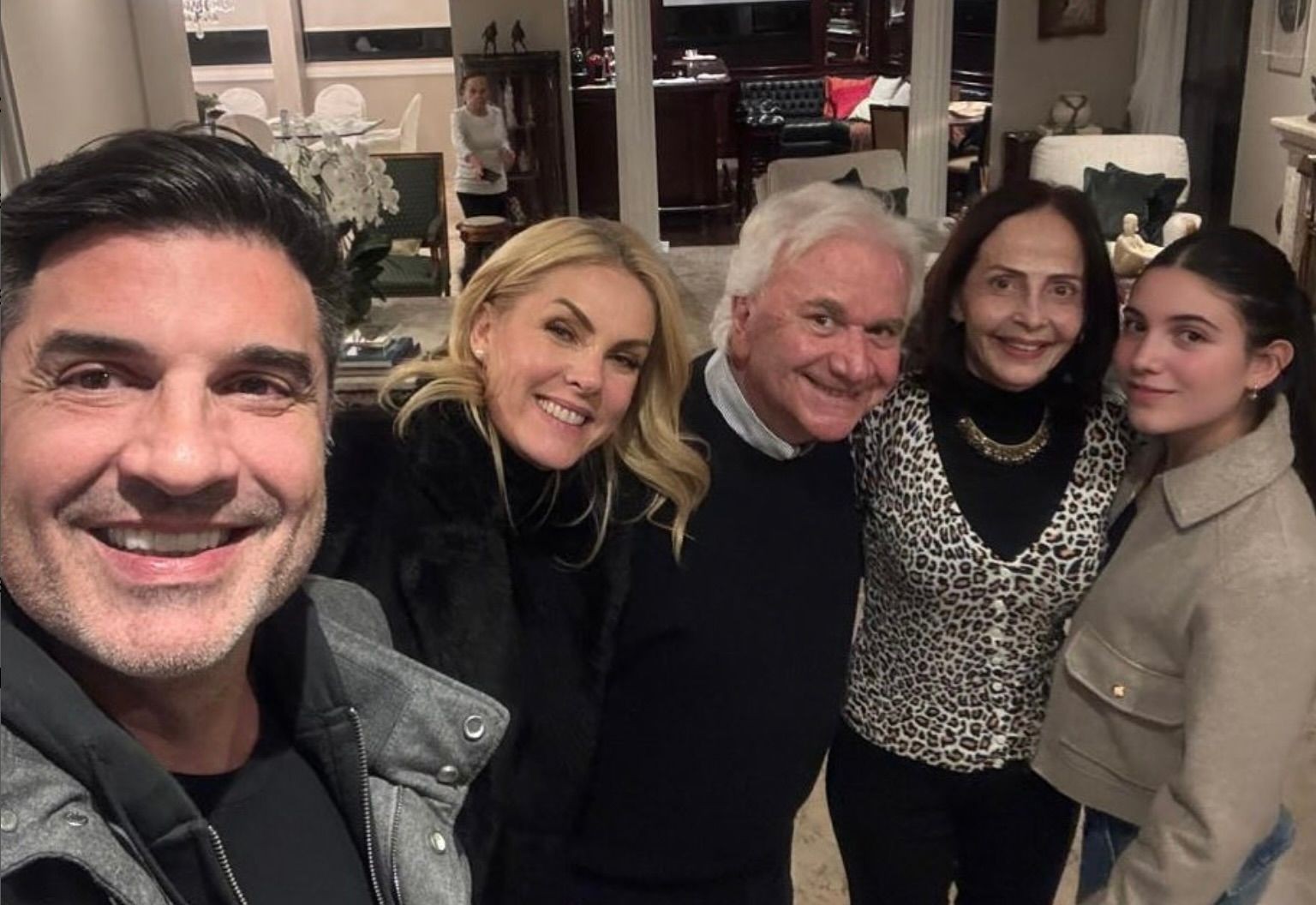 Imagem da noticia Edu Guedes recebe apoio de fãs após cirurgia no pâncreas