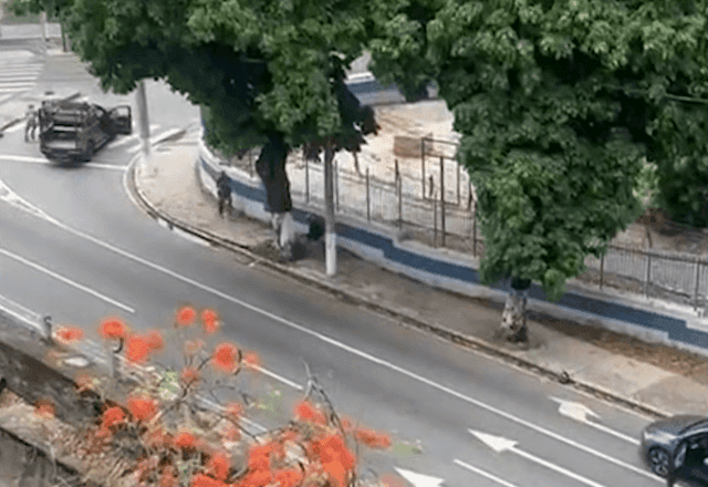 Perseguição policial na Tijuca assusta moradores com troca de tiros no Rio Perseguição policial na Tijuca assusta moradores com troca de tiros no Rio