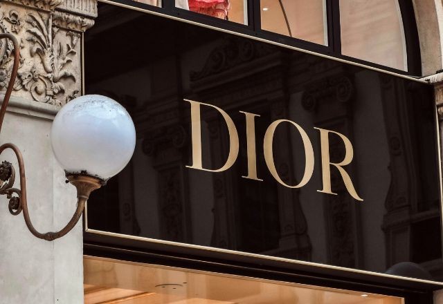 Imagem da noticia Dior e Armani são investigadas por explorar trabalhadores em fábricas na Itália