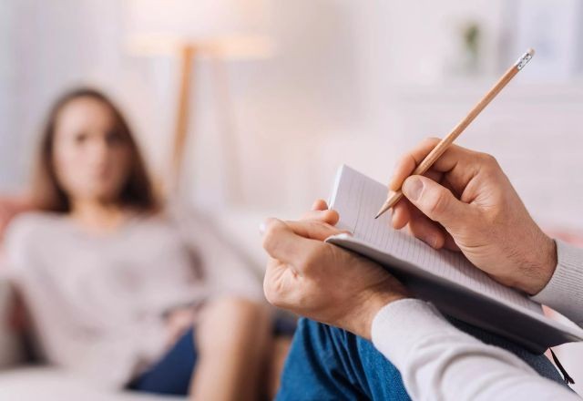 Imagem da noticia Governo publica lei que garante atendimento psicológico a filhos de vítimas de violência ou de presos