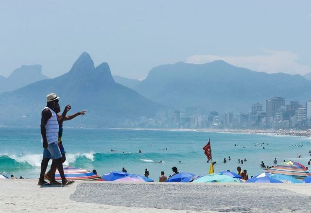 Imagem da noticia Fim de ano com pé na areia: praias lideram lista de destinos para Natal e Ano Novo