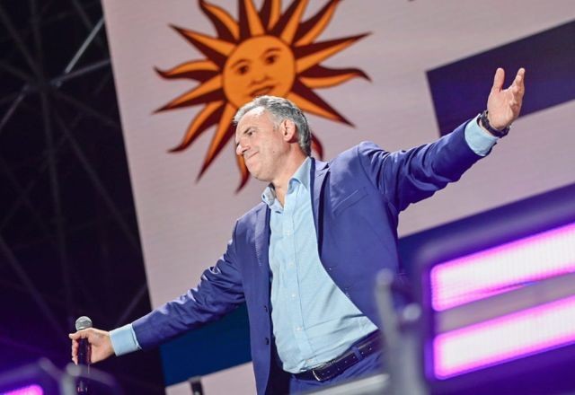 Imagem da noticia Esquerdista Yamandú Orsi é eleito presidente do Uruguai