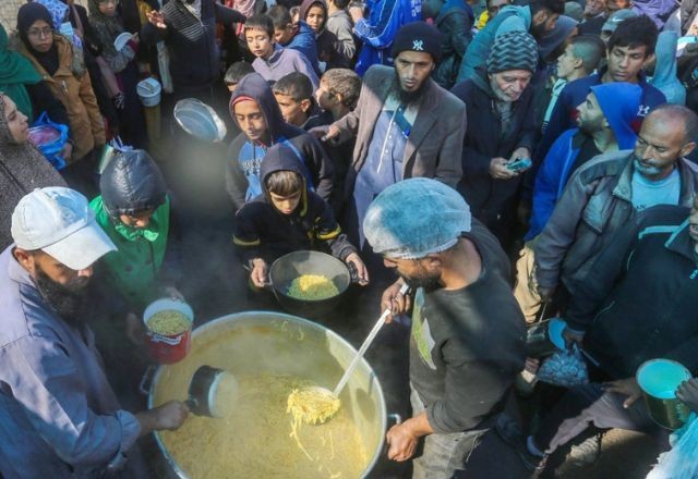 Imagem da noticia Após saques, agência da ONU suspende entregas de ajuda pela principal rota de Gaza