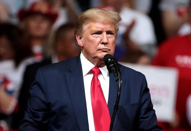 Imagem da noticia Trump confirma viagem a França para acompanhar reabertura da catedral de Notre-Dame