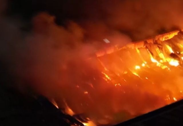 Imagem da noticia Incêndio de grandes proporções atinge galpão em São Paulo
