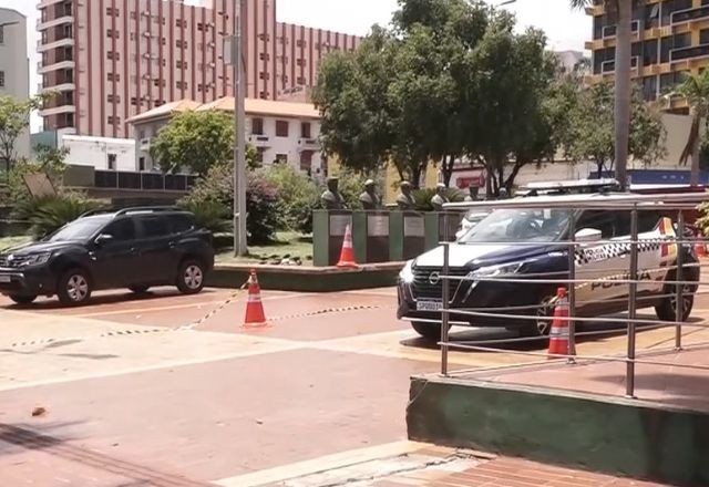 Imagem da noticia Corpo em estado de decomposição é encontrado dentro de viatura da PM