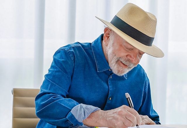 Imagem da noticia Lula sanciona com vetos projeto de renegociação de dívidas dos estados