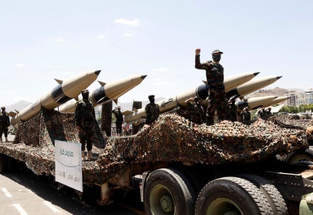 Imagem da noticia Houthis prometem escalada após novos bombardeios aéreos dos EUA no Iêmen