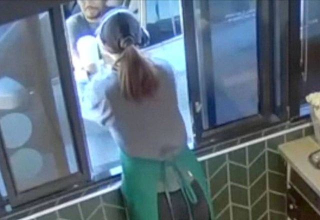 Imagem da noticia Starbucks é condenada a pagar US$ 50 mi para cliente que teve partes íntimas queimadas por chá