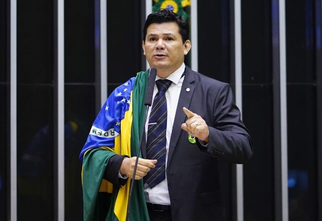 Imagem da noticia AGU pede que PF investigue deputado que disse querer morte de Lula