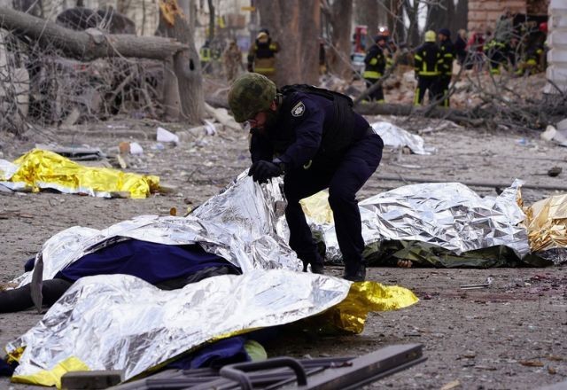 Imagem da noticia Líderes mundiais condenam Rússia por ataque que matou mais de 30 pessoas na Ucrânia