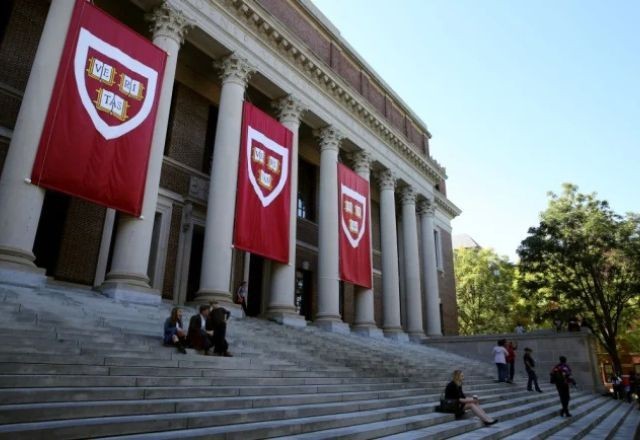 Imagem da noticia Harvard decide processar governo Trump depois de proibição a estrangeiros
