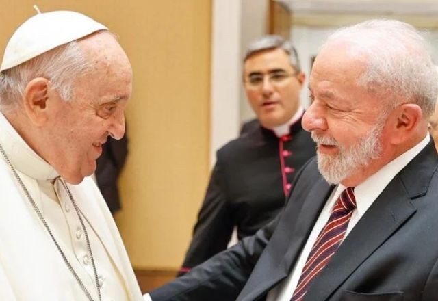 Imagem da noticia Comitiva de Lula embarca para funeral do Papa Francisco