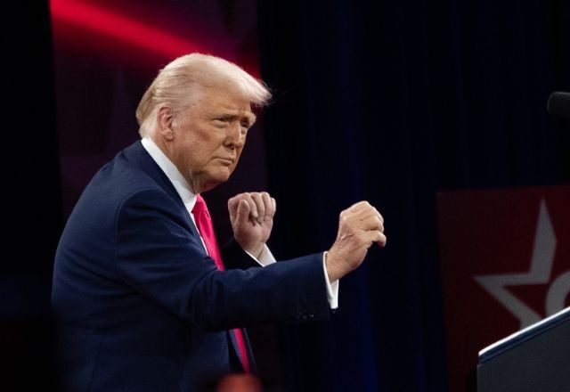 Imagem da noticia Trump cometeu 100 violações dos direitos humanos em 100 dias de governo, diz organização