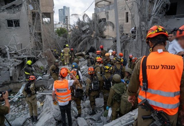 Imagem da noticia Novo ataque iraniano danifica rede elétrica no centro de Israel; ao menos oito pessoas morreram