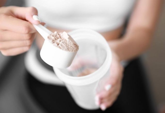 Imagem da noticia Anvisa suspende venda de marca de whey protein por presença de glúten