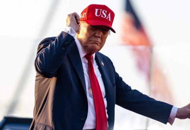 Imagem da noticia Trump anuncia tarifa adicional de 10% para países que aderirem às políticas do Brics