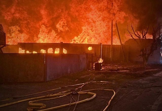 Imagem da noticia Ataque noturno russo deixa dois mortos e 13 feridos em Kiev