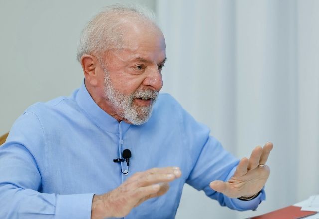 Imagem da noticia Lula sanciona programa 'Agora Tem Especialistas' para reduzir filas do SUS