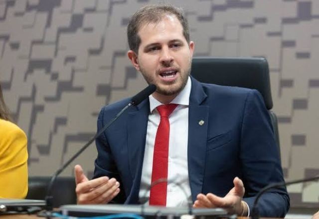 Imagem da noticia Governo e relator chegam a acordo para aumentar licença-paternidade