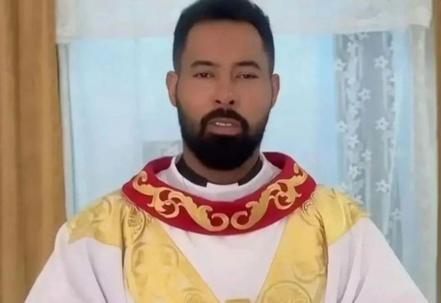 Imagem da noticia Padre é flagrado no banheiro com noiva de fiel em MT