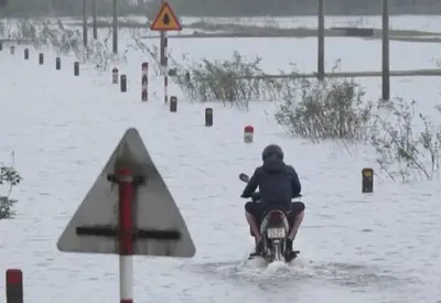Após Filipinas, tufão Kalmaegi atinge Vietnã e deixa ao menos 5 mortos Após Filipinas, tufão Kalmaegi atinge Vietnã e deixa ao menos 5 mortos
