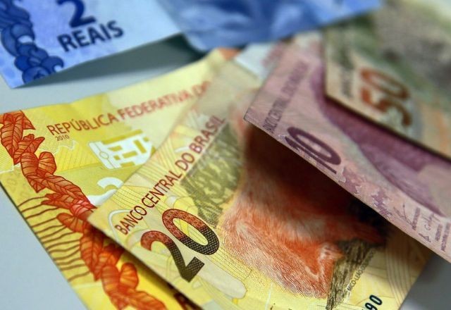 Imagem da noticia Mais de 150 mil trabalhadores ainda não sacaram abono do PIS/Pasep; veja como fazer