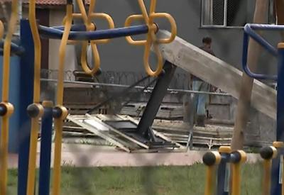 Adolescente morre após cesta de basquete desabar em quadra pública de SP Adolescente morre após cesta de basquete desabar em quadra pública de SP