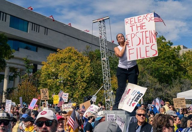 Imagem da noticia Em reviravolta, Trump pede que republicanos votem para publicação dos arquivos Epstein