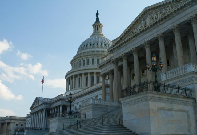 Imagem da noticia Senado dos EUA aprova divulgação de arquivos sobre Epstein e resolução segue para Trump