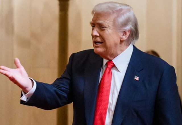 Imagem da noticia Após ataque, Trump ordena revisão de 'Green Cards' concedidos a estrangeiros de 19 países