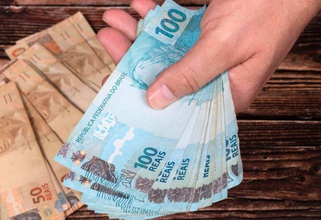 Imagem da noticia Primeira parcela do 13º salário deve ser paga nesta sexta (28)