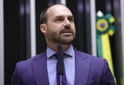 Eduardo Bolsonaro muda tom e diz que conversa entre Trump e Lula causa "otimismo" Eduardo Bolsonaro muda tom e diz que conversa entre Trump e Lula causa "otimismo"