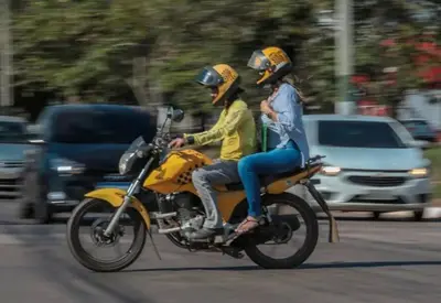 Projeto que libera mototáxi em São Paulo é aprovado em 1º turno na Câmara Projeto que libera mototáxi em São Paulo é aprovado em 1º turno na Câmara