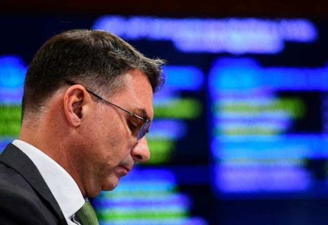 Imagem da noticia “Preço é Bolsonaro livre e nas urnas”, diz Flávio sobre candidatura ao Planalto