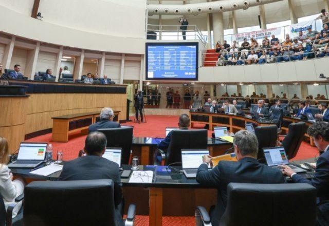Imagem da noticia Deputados de SC aprovam fim de cotas raciais em universidades estaduais