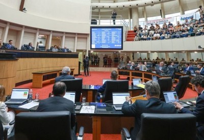 Deputados de SC aprovam fim de cotas raciais em universidades estaduais Deputados de SC aprovam fim de cotas raciais em universidades estaduais