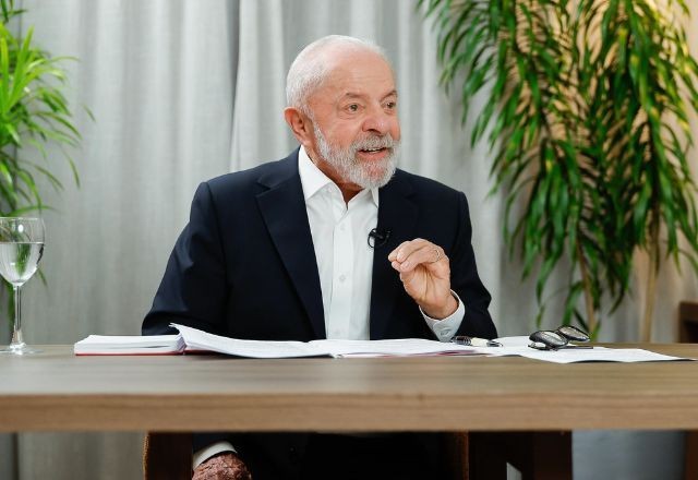 Imagem da noticia Lula parabeniza Kast por vitória nas eleições e diz que seguirá trabalhando com Chile