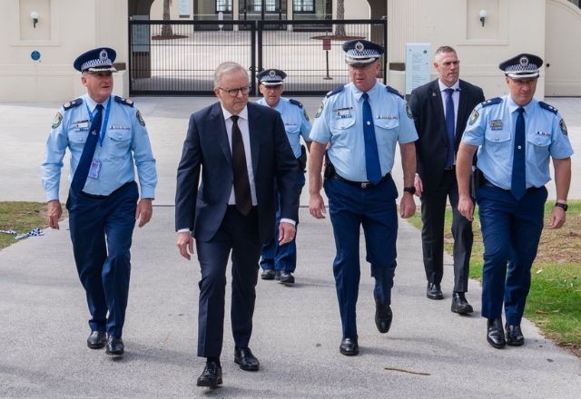 Imagem da noticia Após ataque em praia, primeiro-ministro promete endurecer leis de armas na Austrália